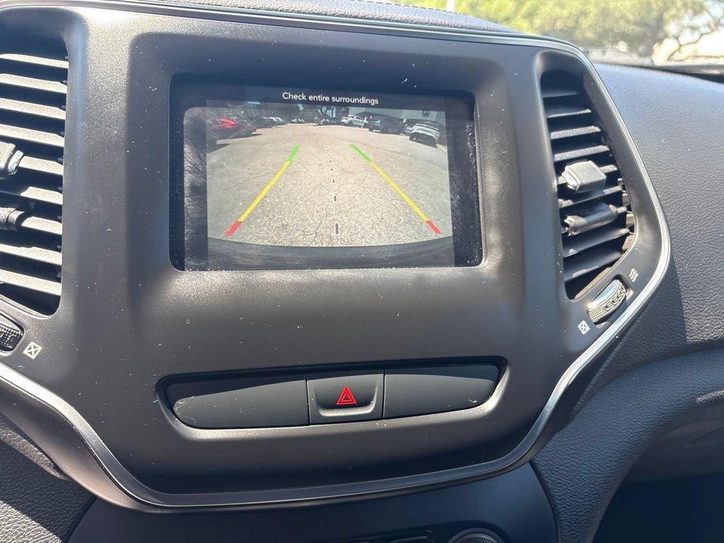 Used 2019 Jeep Cherokee Latitude w/ Popular Appearance Group FWD image 12