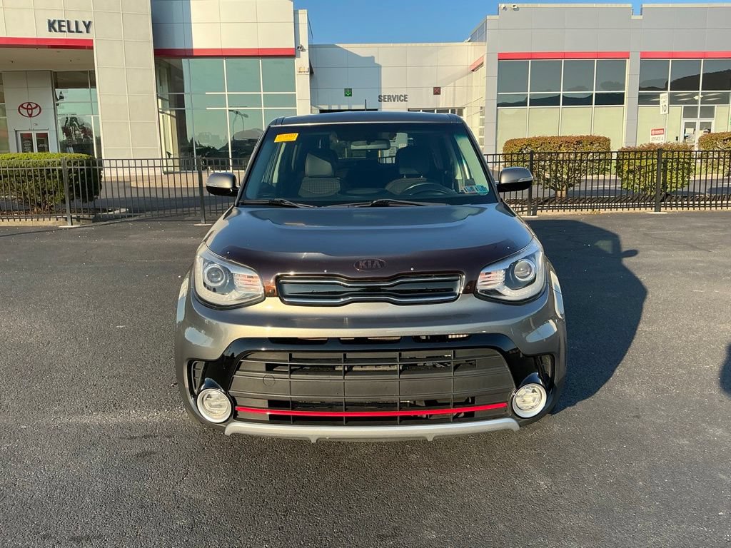Used 2017 Kia Soul ! w/ Tech Package FWD image 2