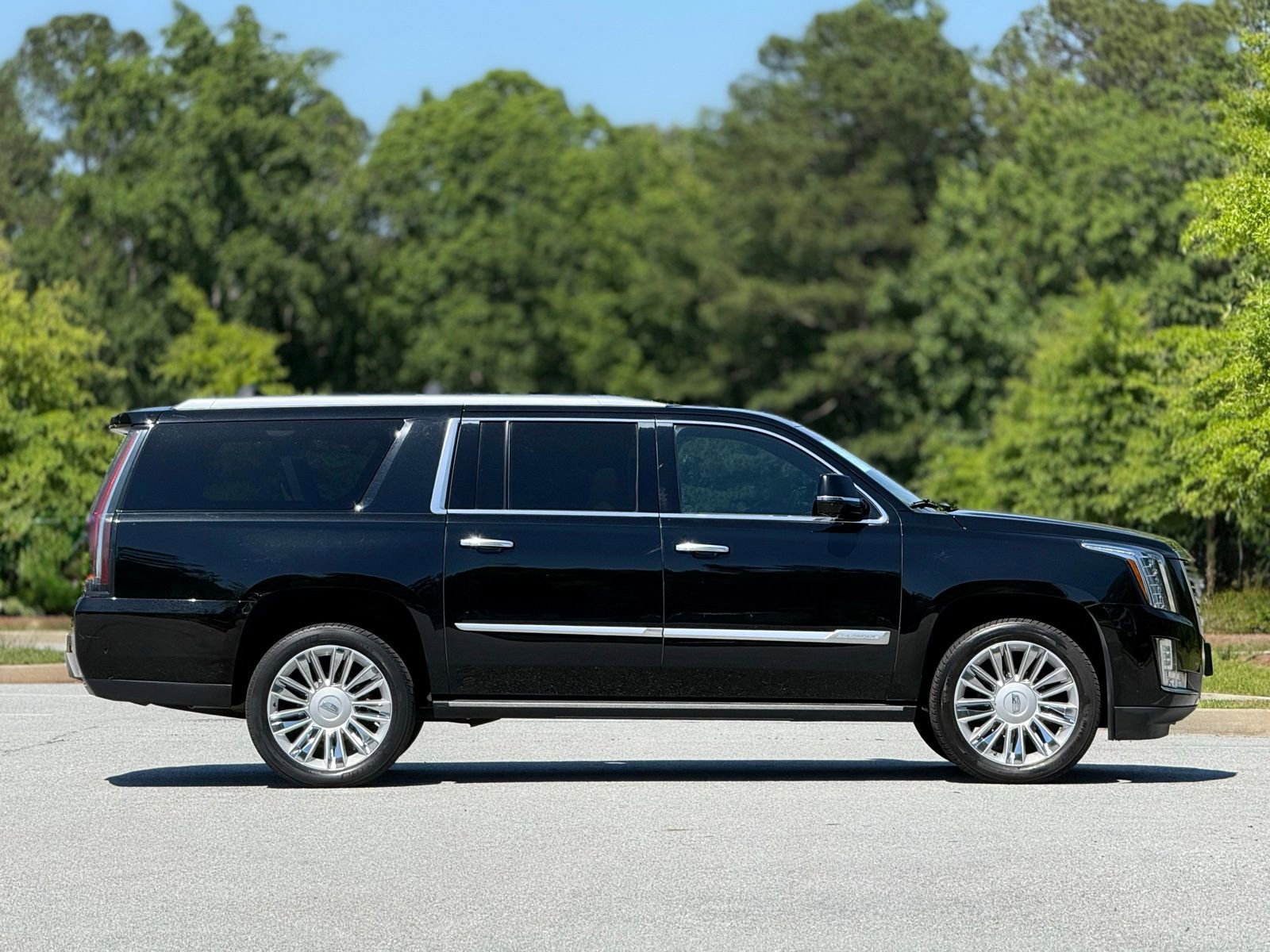 Used 2019 Cadillac Escalade ESV Platinum AWD/4WD image 12