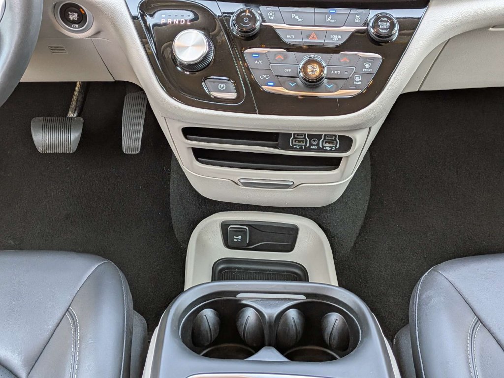 Used 2024 Chrysler Pacifica Touring-L FWD image 21
