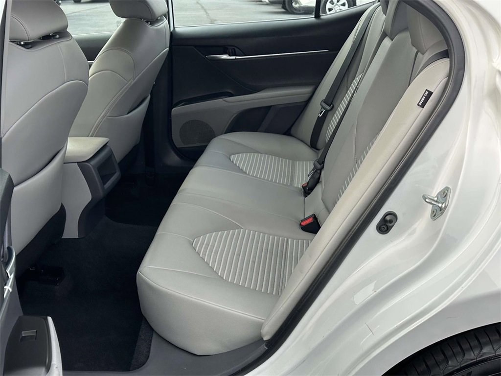 Used 2024 Toyota Camry SE image 9