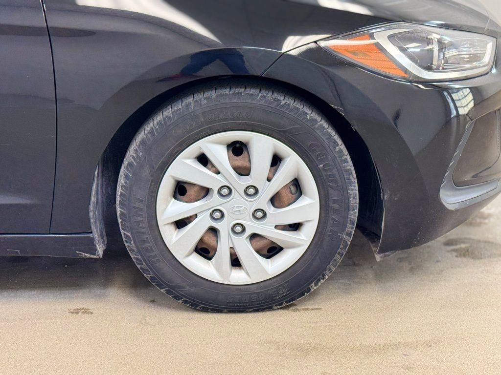 Used 2017 Hyundai Elantra SE image 4
