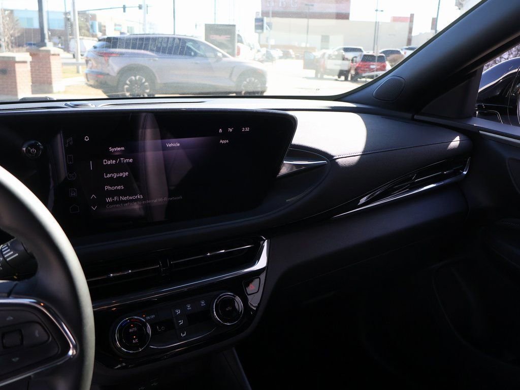 Used 2025 Buick Envista Sport Touring image 36