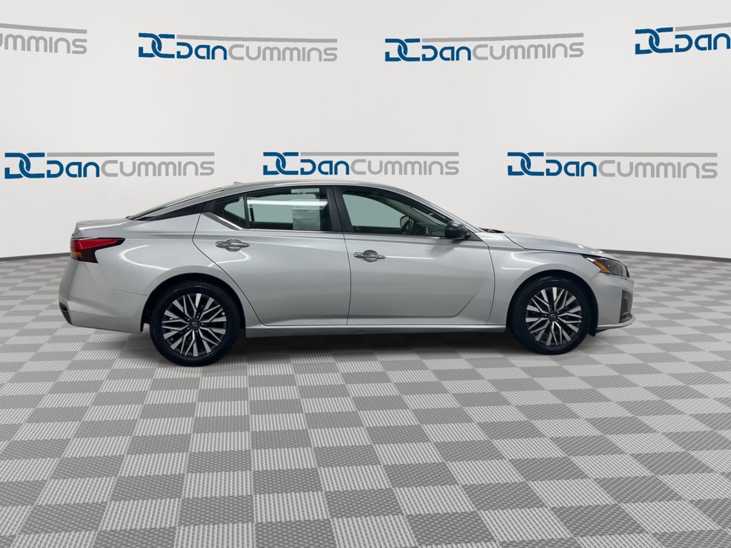 Used 2024 Nissan Altima 2.5 SV FWD image 9