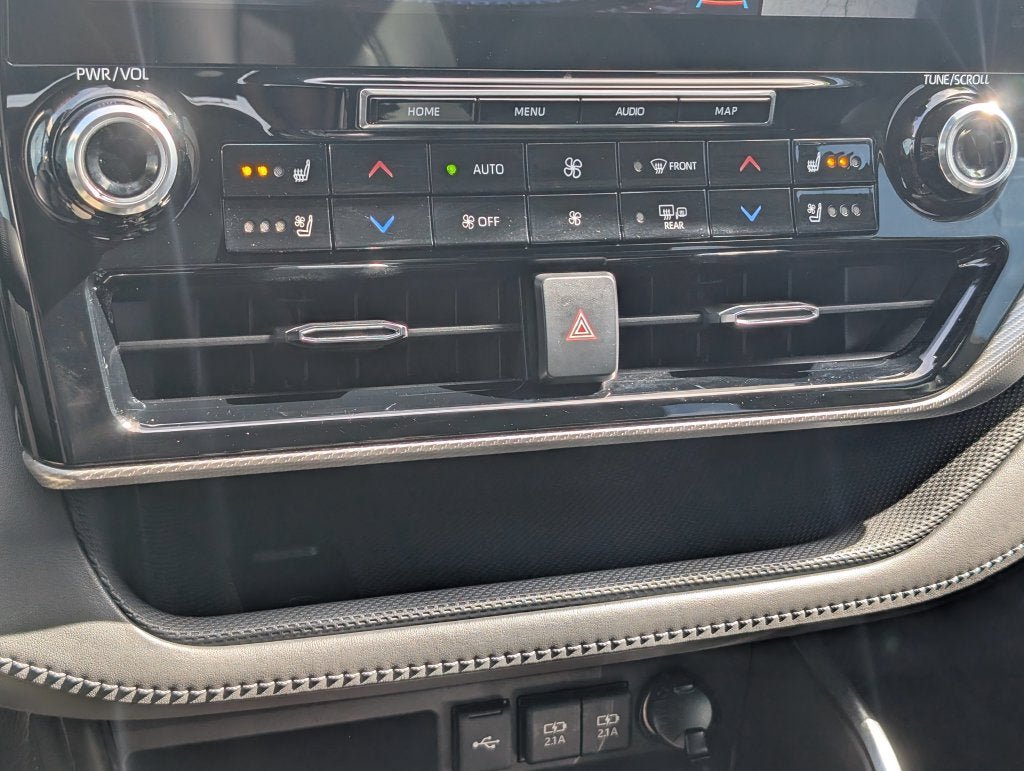 Certified 2021 Toyota Highlander Platinum AWD/4WD image 26
