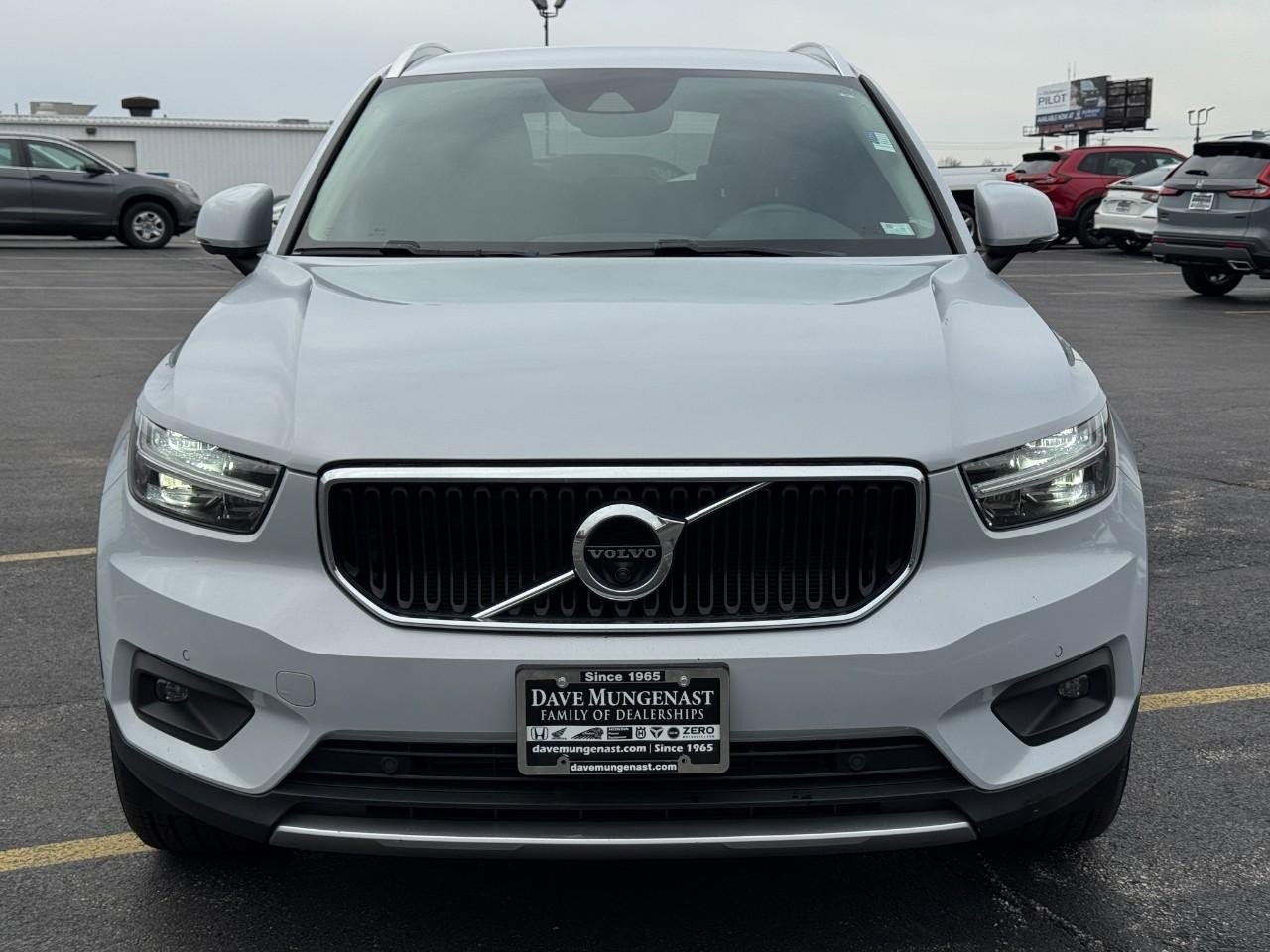 Used 2022 Volvo XC40 T4 Momentum image 10