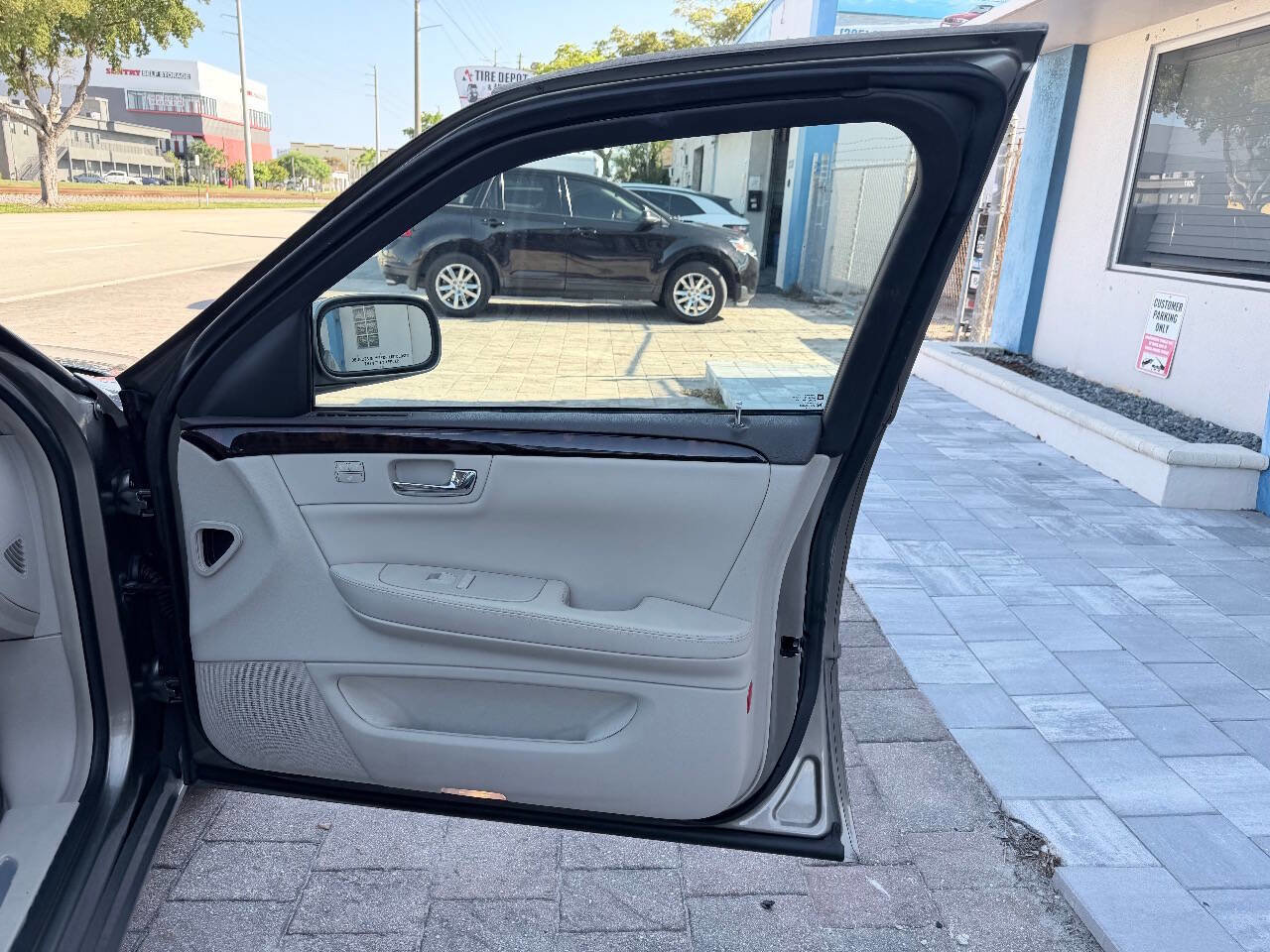 Used 2010 Cadillac DTS Luxury FWD image 21