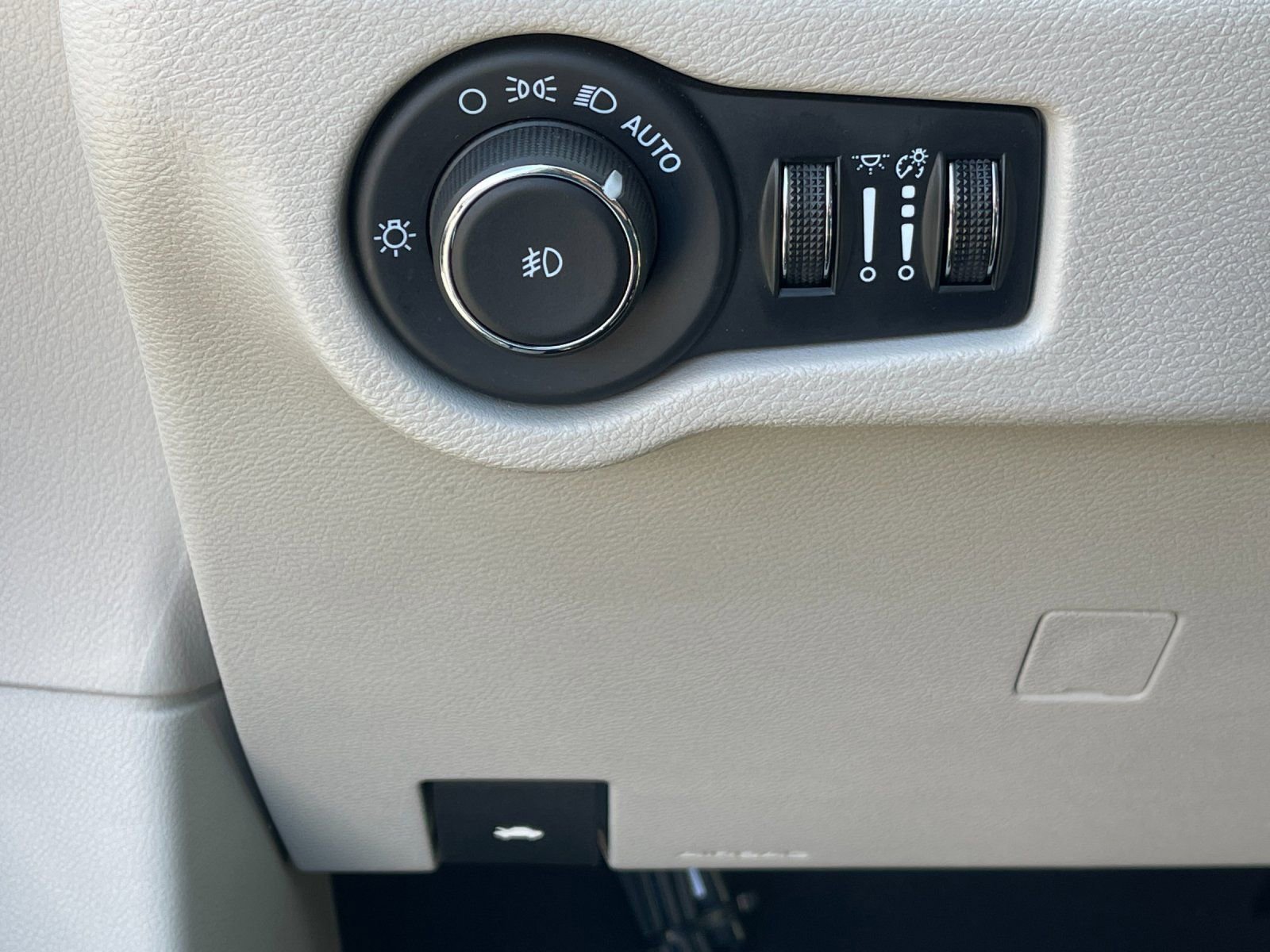 Used 2024 Chrysler Pacifica Touring-L image 31