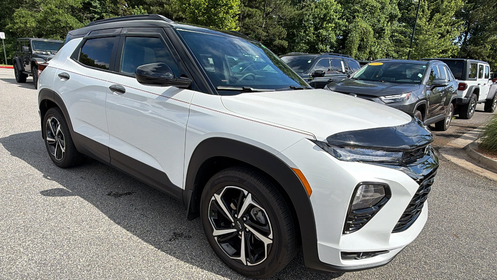 Used 2023 Chevrolet TrailBlazer RS w/ Sun and Liftgate Package FWD image 5