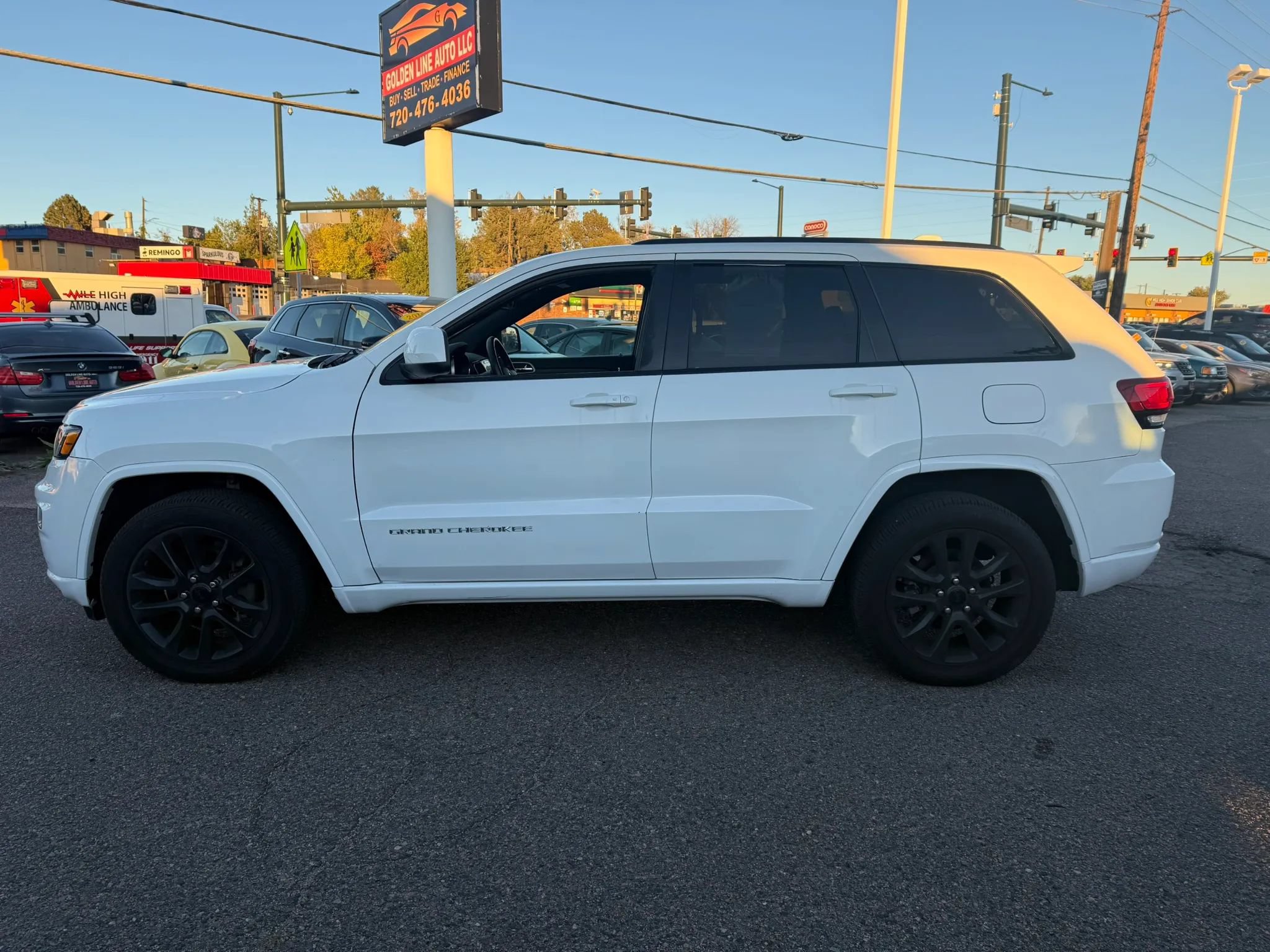 Used 2020 Jeep Grand Cherokee Altitude AWD/4WD image 5