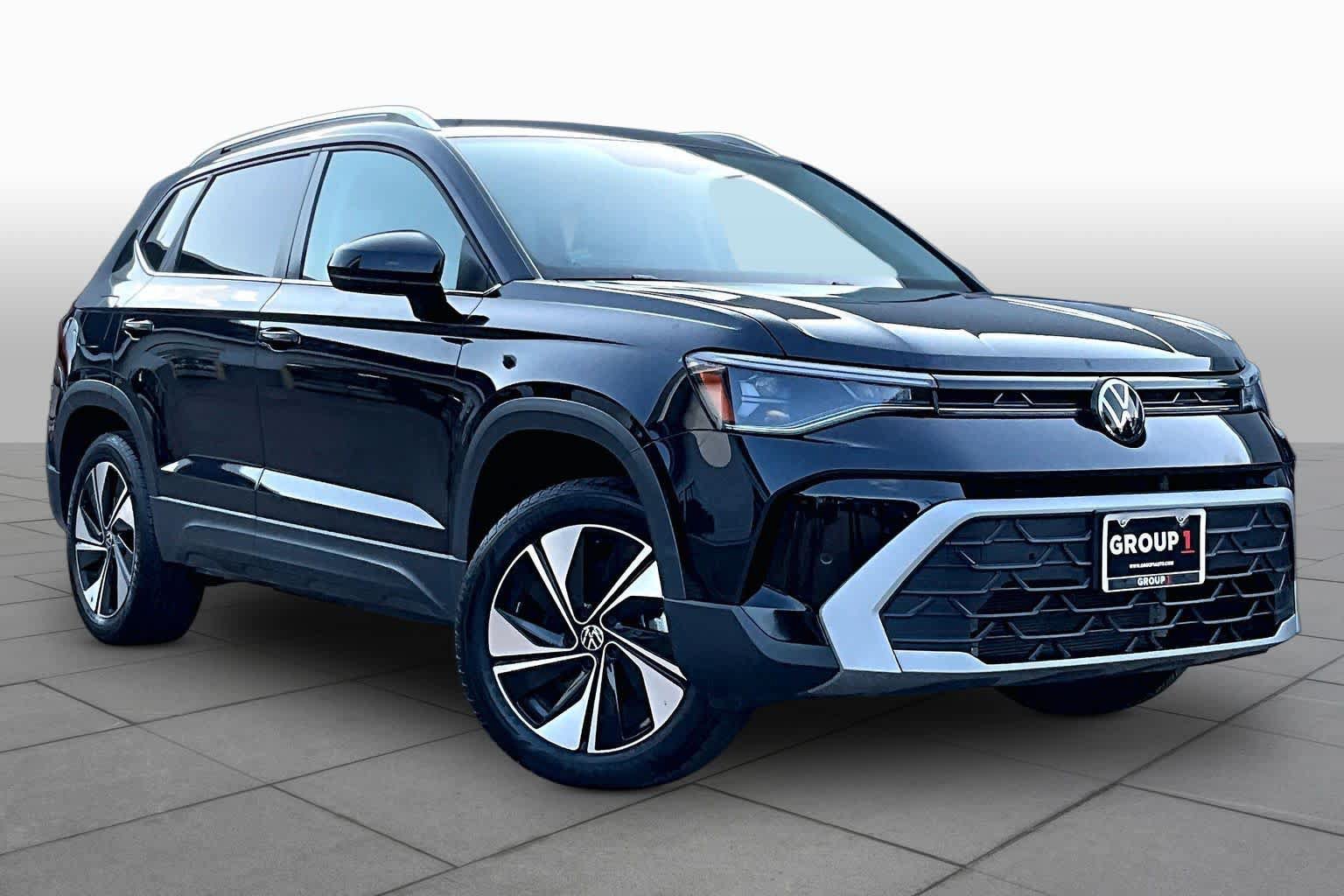 Used 2025 Volkswagen Taos SE AWD/4WD image 3