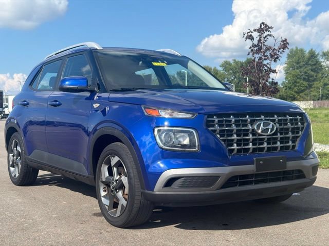 Used 2021 Hyundai Venue SEL FWD image 1