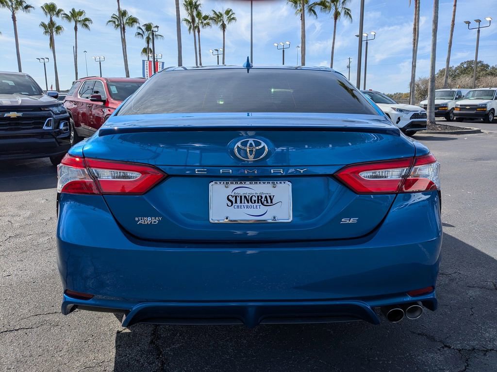 Used 2020 Toyota Camry SE w/ Moonroof Package image 5