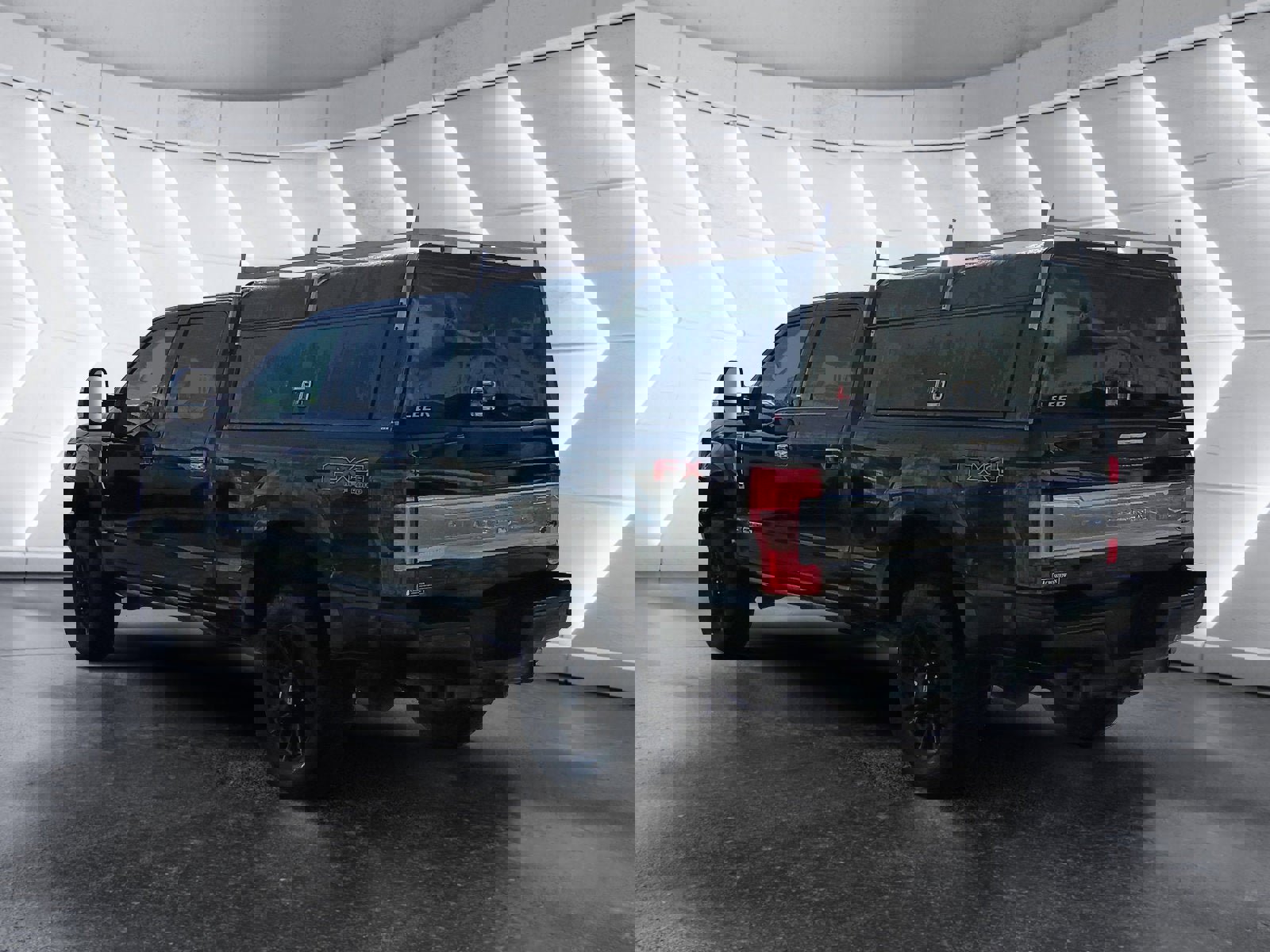 Used 2019 Ford F350 Platinum w/ Platinum Ultimate Package image 4