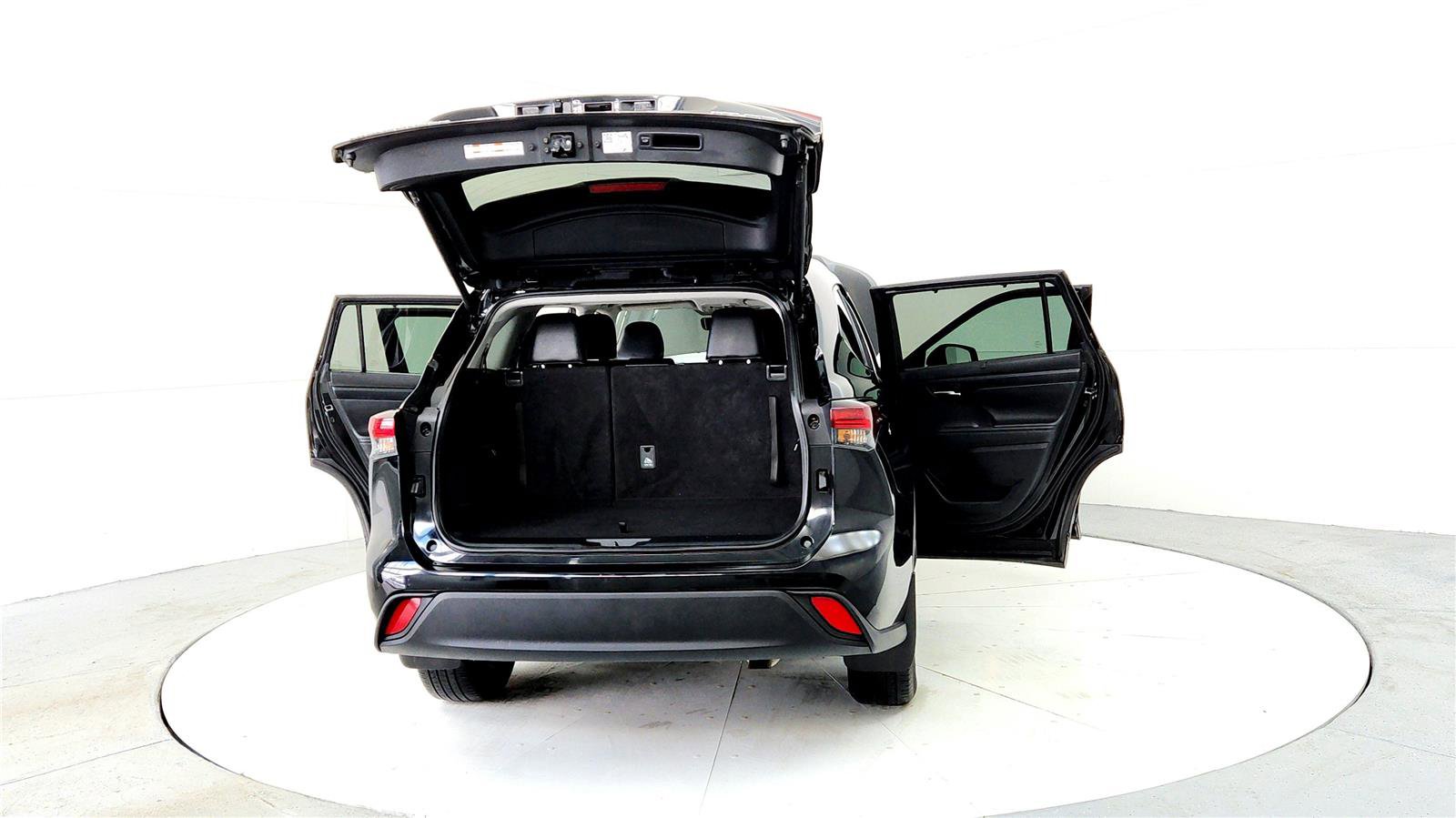 Used 2024 Toyota Highlander XLE image 11