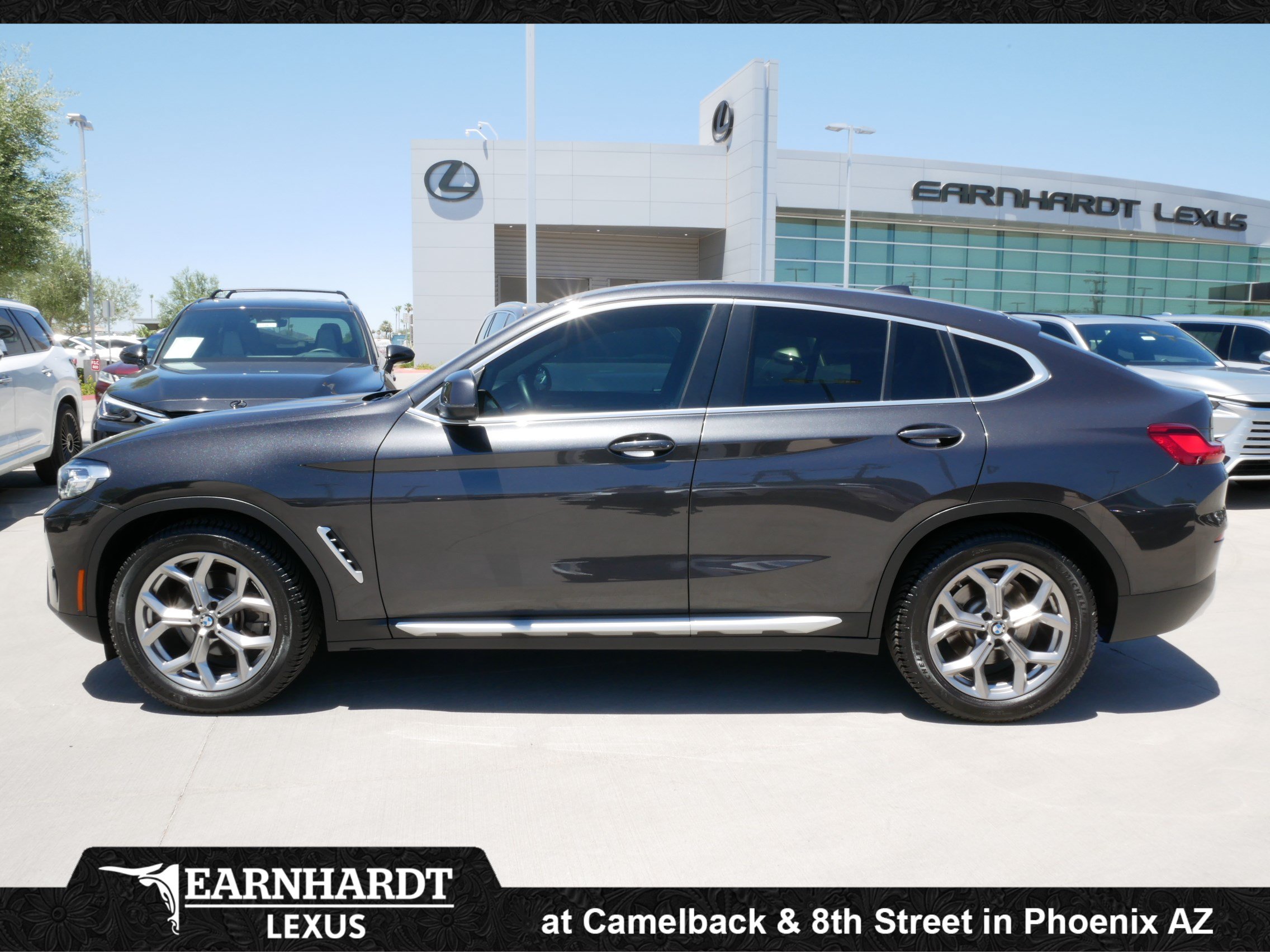 Used 2022 BMW X4 xDrive30i AWD/4WD image 3