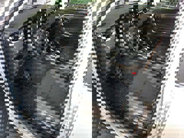 Used 2023 Toyota RAV4 LE image 5