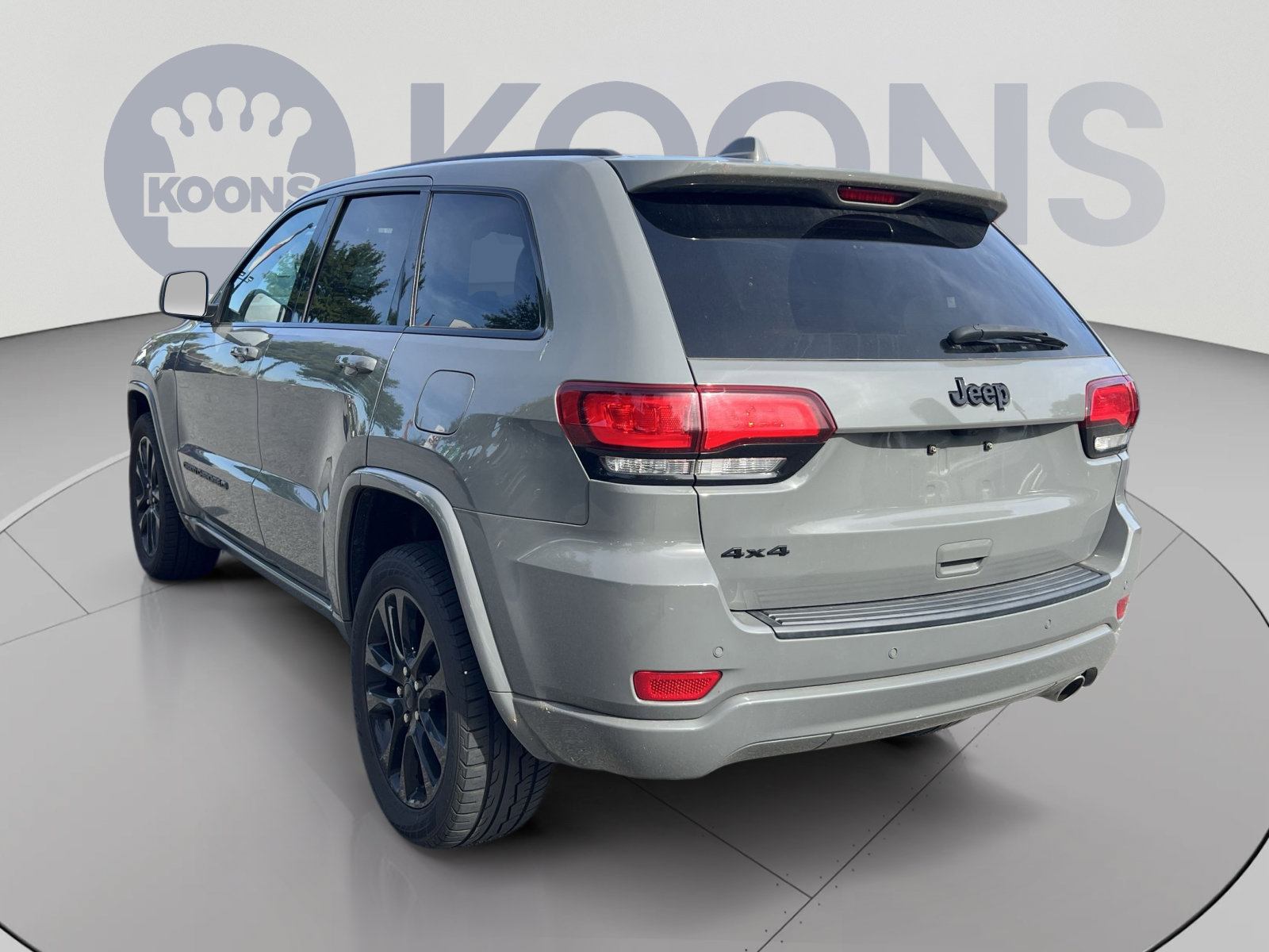 Used 2022 Jeep Grand Cherokee Laredo X AWD/4WD image 4