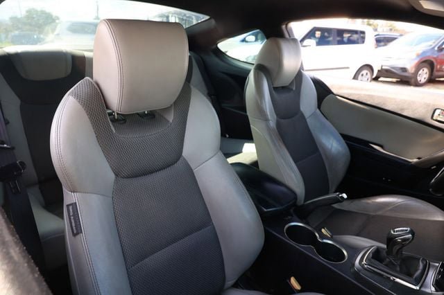 Used 2015 Hyundai Genesis 3.8 RWD image 16