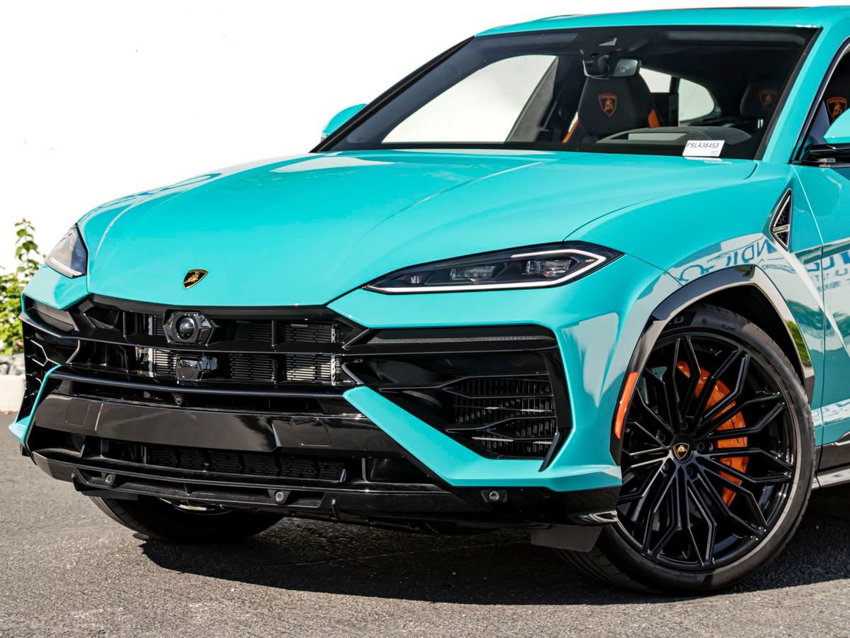 Used 2025 Lamborghini Urus SE AWD/4WD image 2