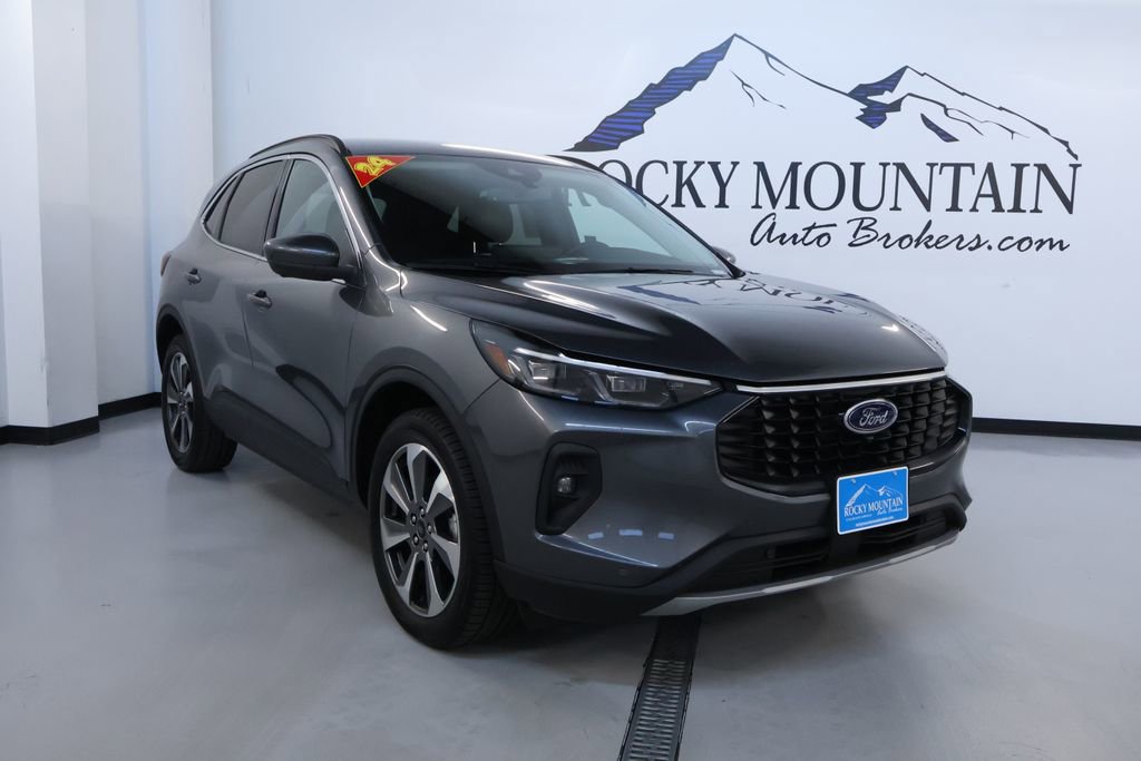 Used 2024 Ford Escape Platinum image 1