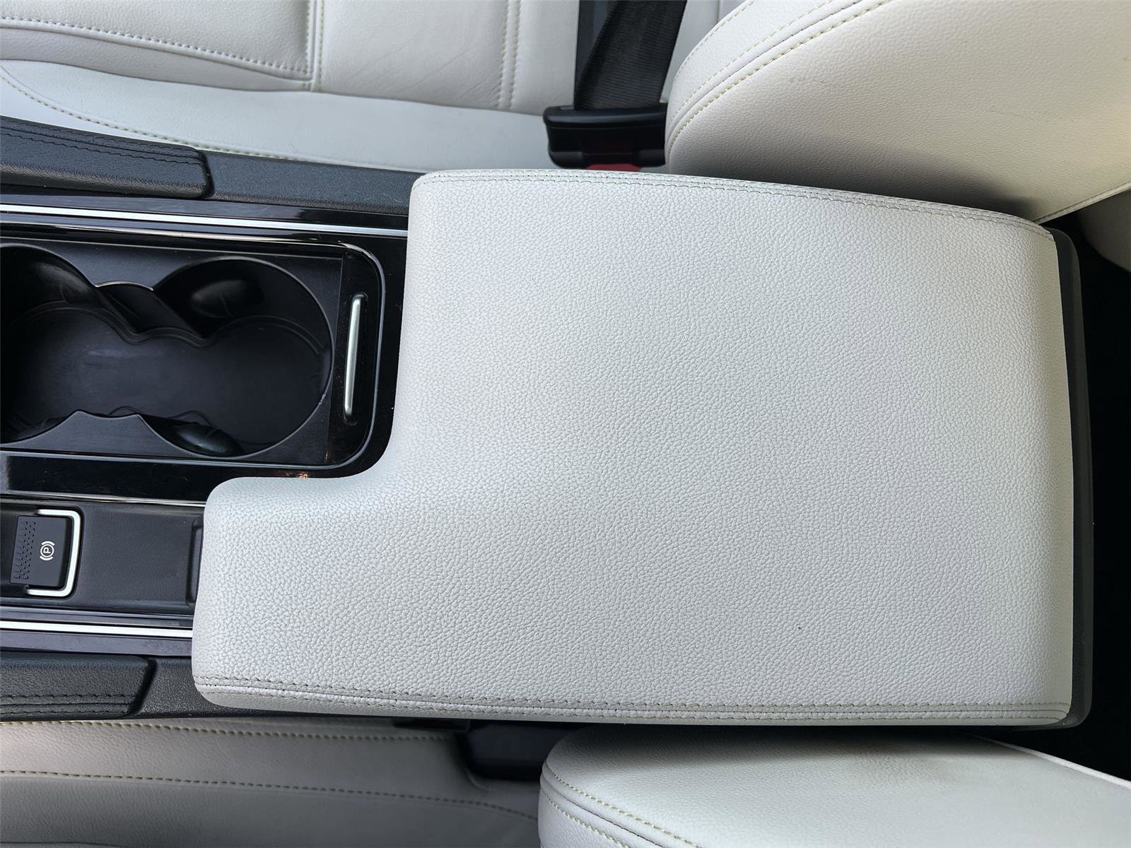 Used 2020 Jaguar F-PACE Prestige image 21