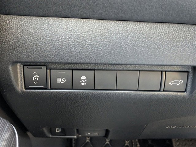 Used 2024 Toyota Venza XLE image 20