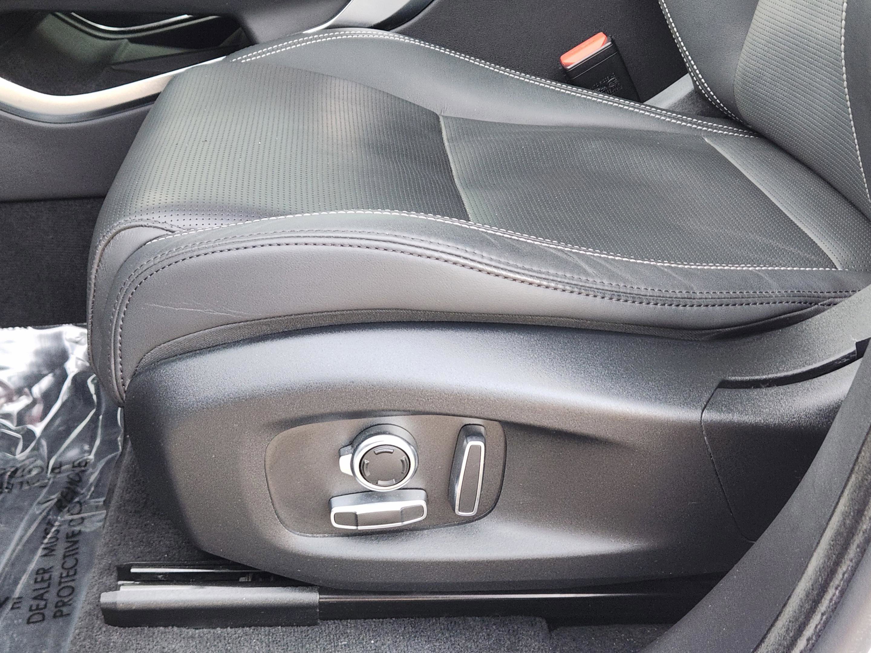 Certified 2024 Jaguar F-PACE R-Dynamic S image 21