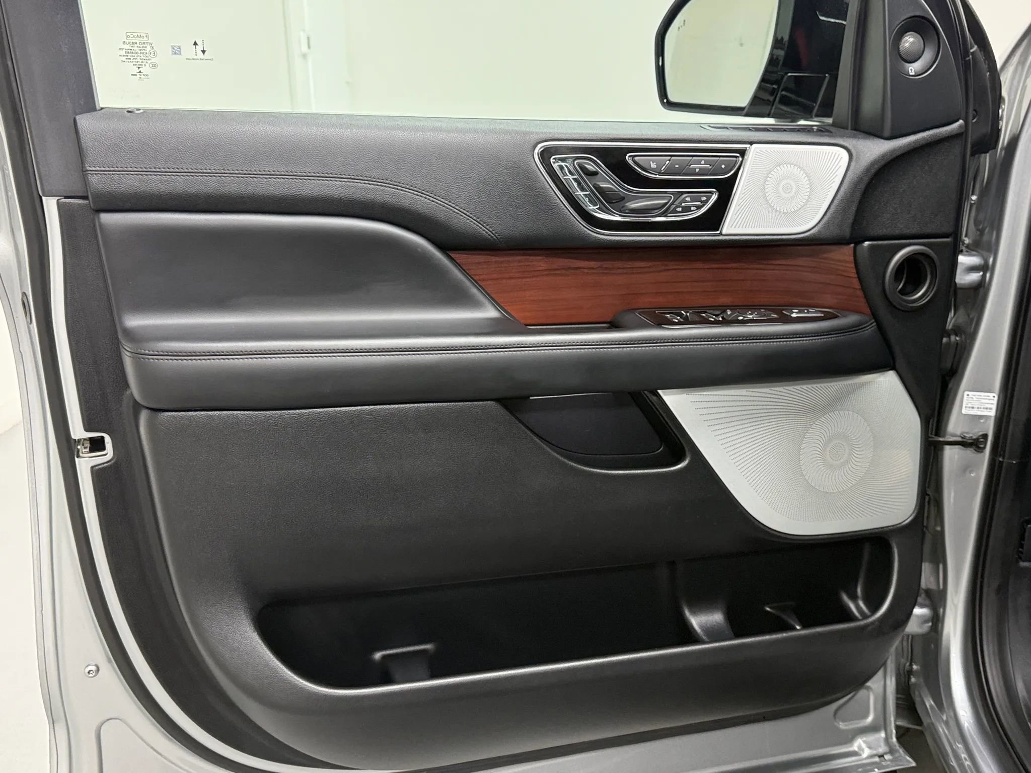 Used 2021 Lincoln Navigator Reserve w/ Luxury Package image 21