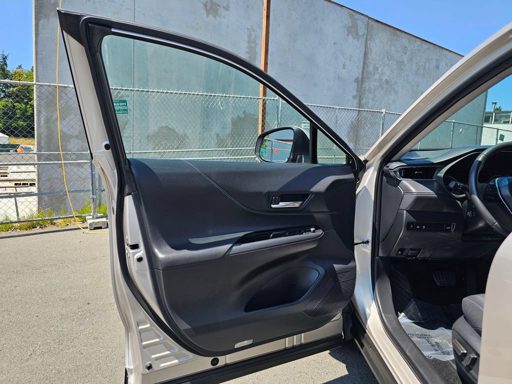 Certified 2023 Toyota Venza LE AWD/4WD image 18