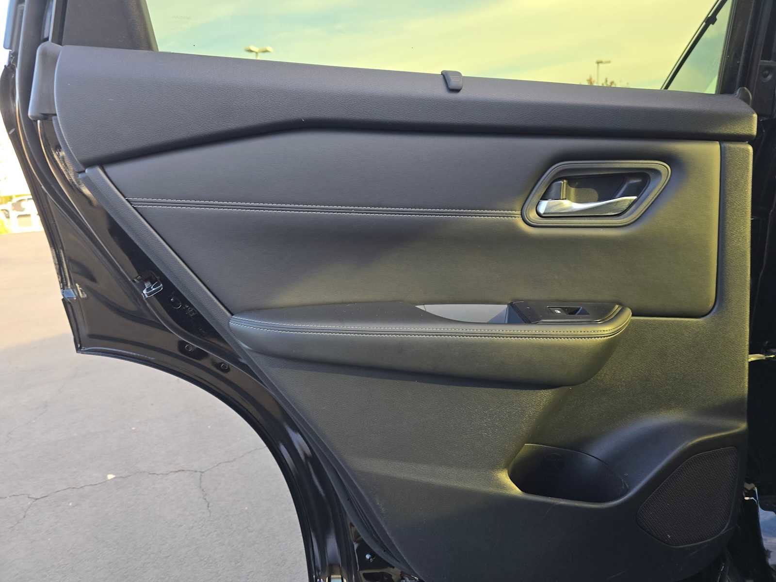 Used 2024 Nissan Rogue SV w/ SV Premium Package image 16