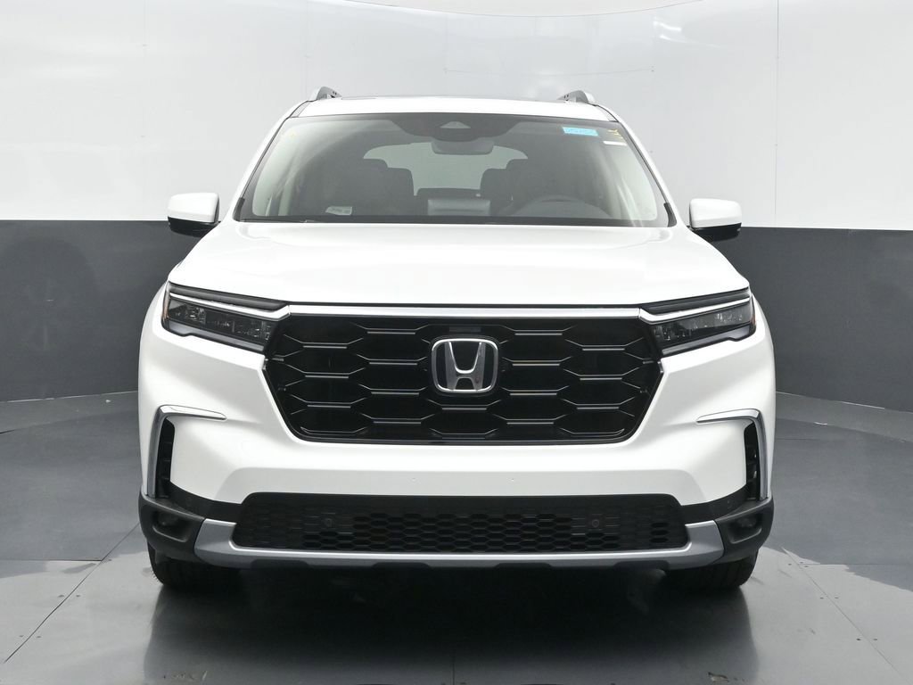 New 2025 Honda Pilot Touring image 2