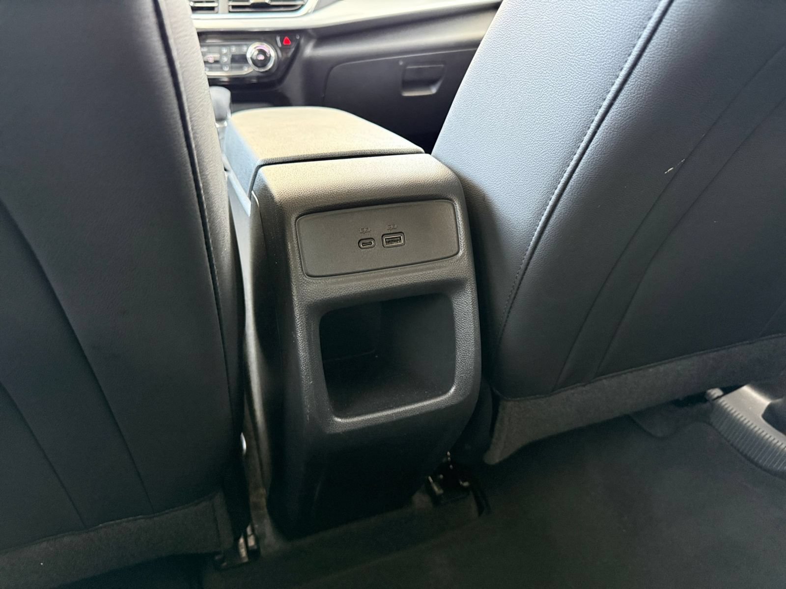 Used 2025 Chevrolet Trax LT w/ LT Convenience Package FWD image 23