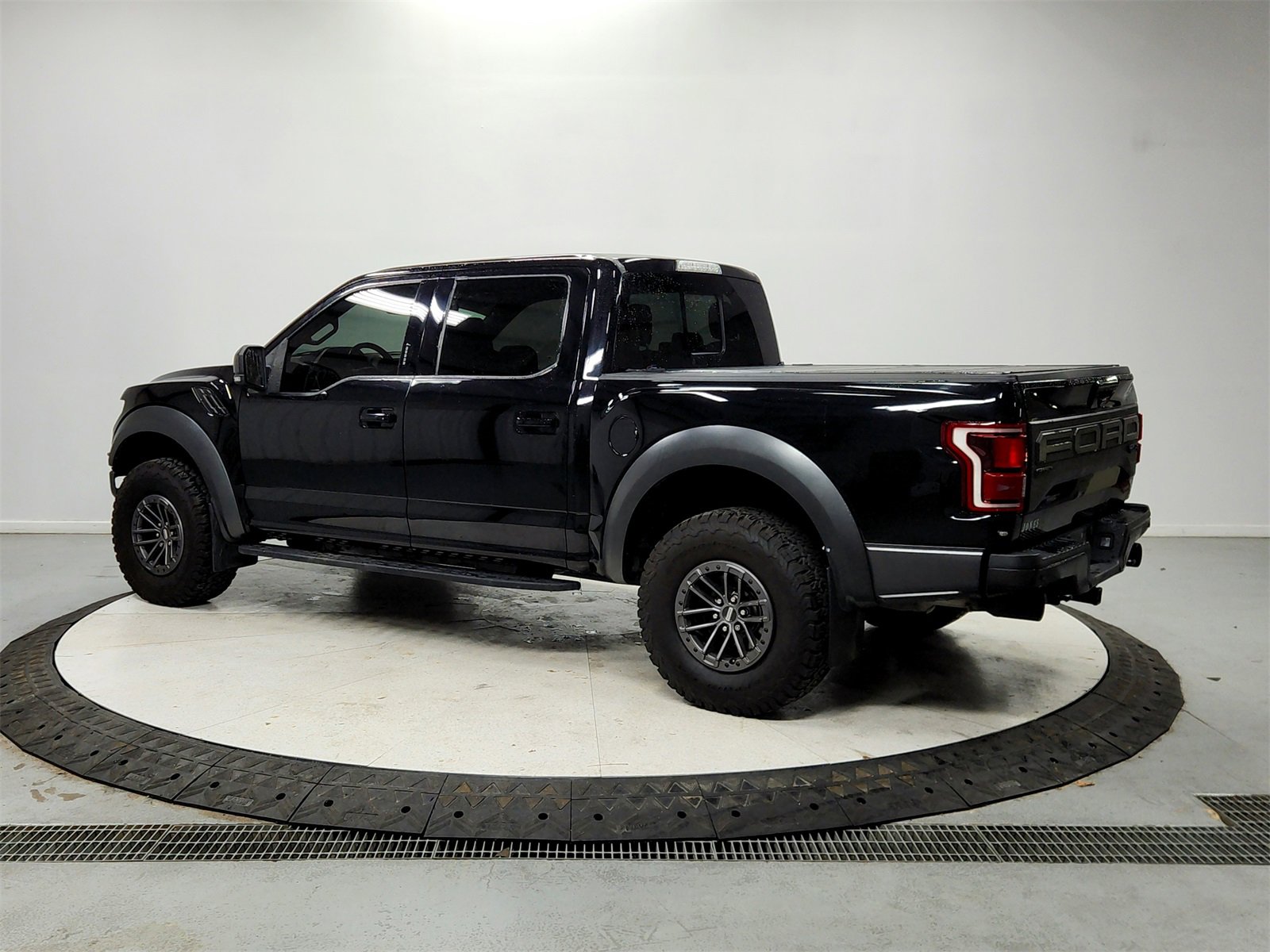 Used 2019 Ford F150 Raptor w/ Equipment Group 802A Luxury image 5
