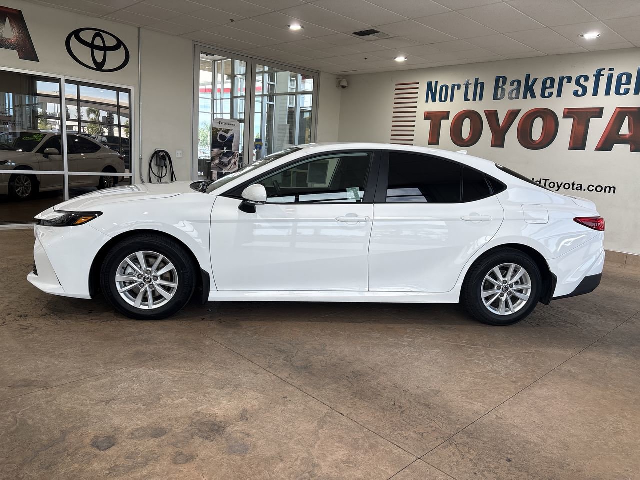 Used 2025 Toyota Camry LE image 7