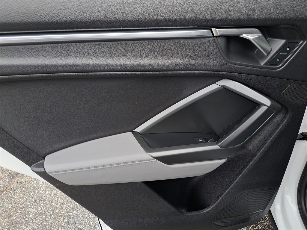 Used 2023 Audi Q3 2.0T Premium Plus w/ Premium Plus Package image 29