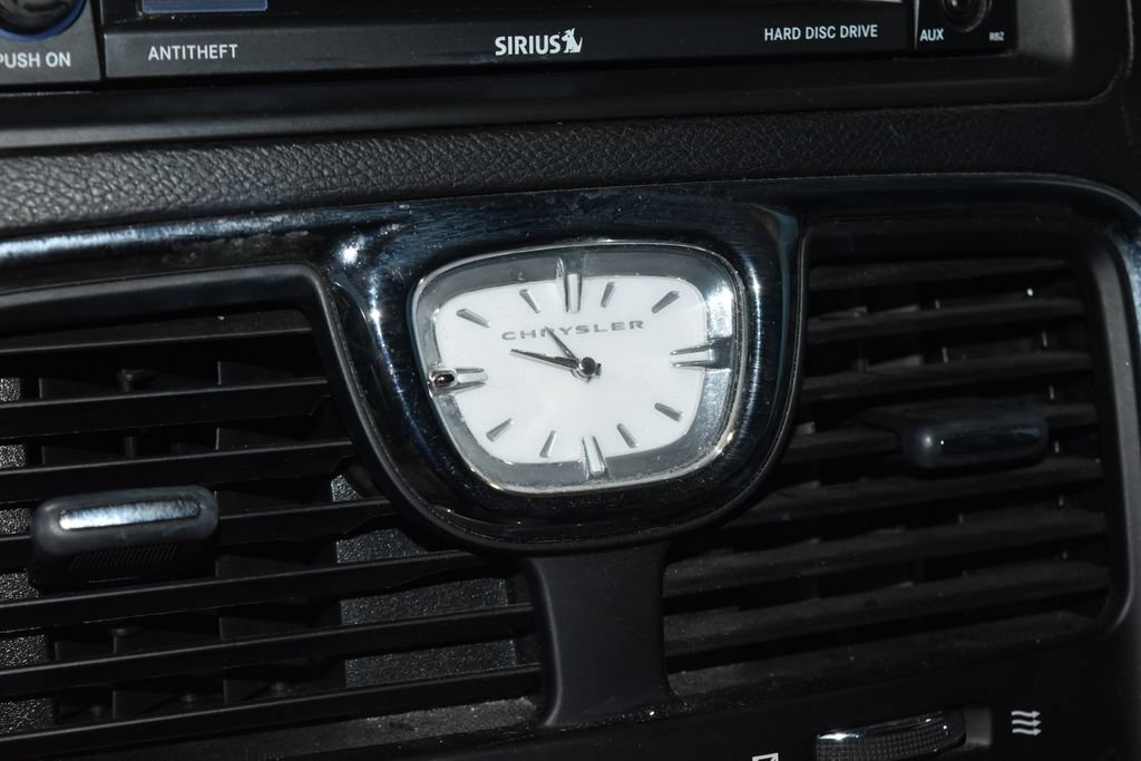 Used 2016 Chrysler Town & Country Touring FWD image 12