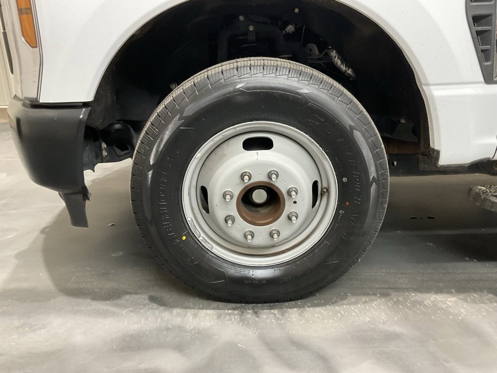 Used 2024 Ford F350 XL w/ Camper Package image 6