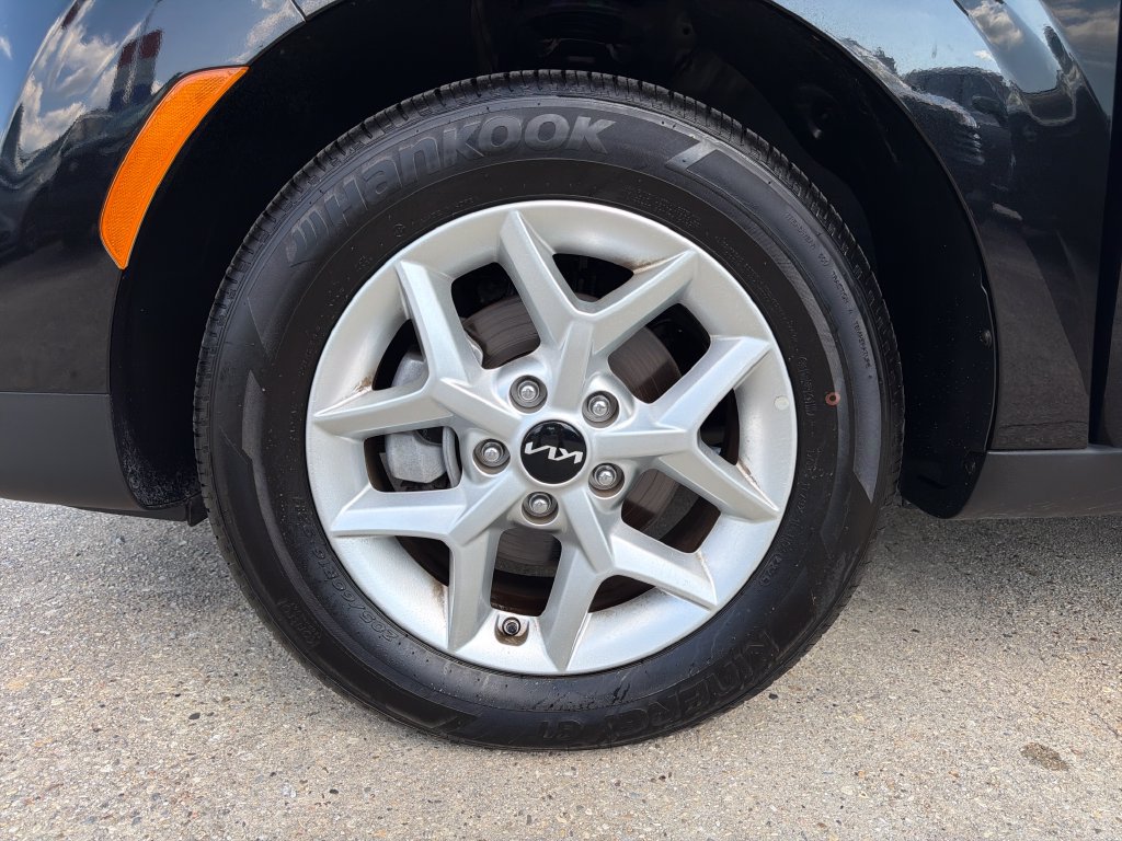 Used 2025 Kia Soul LX w/ LX Technology Package FWD image 26
