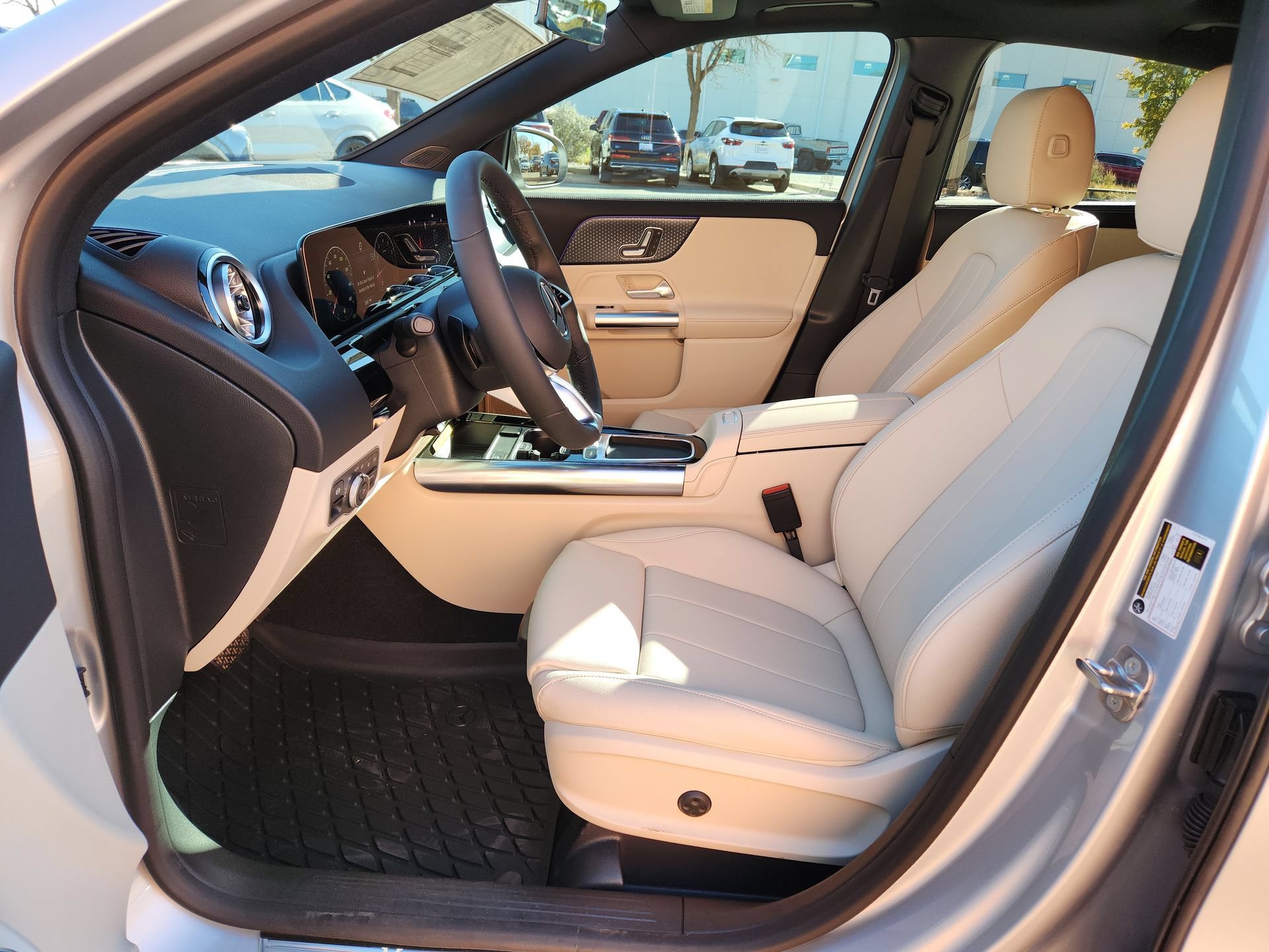 New 2025 Mercedes-Benz GLA 250 4MATIC image 16