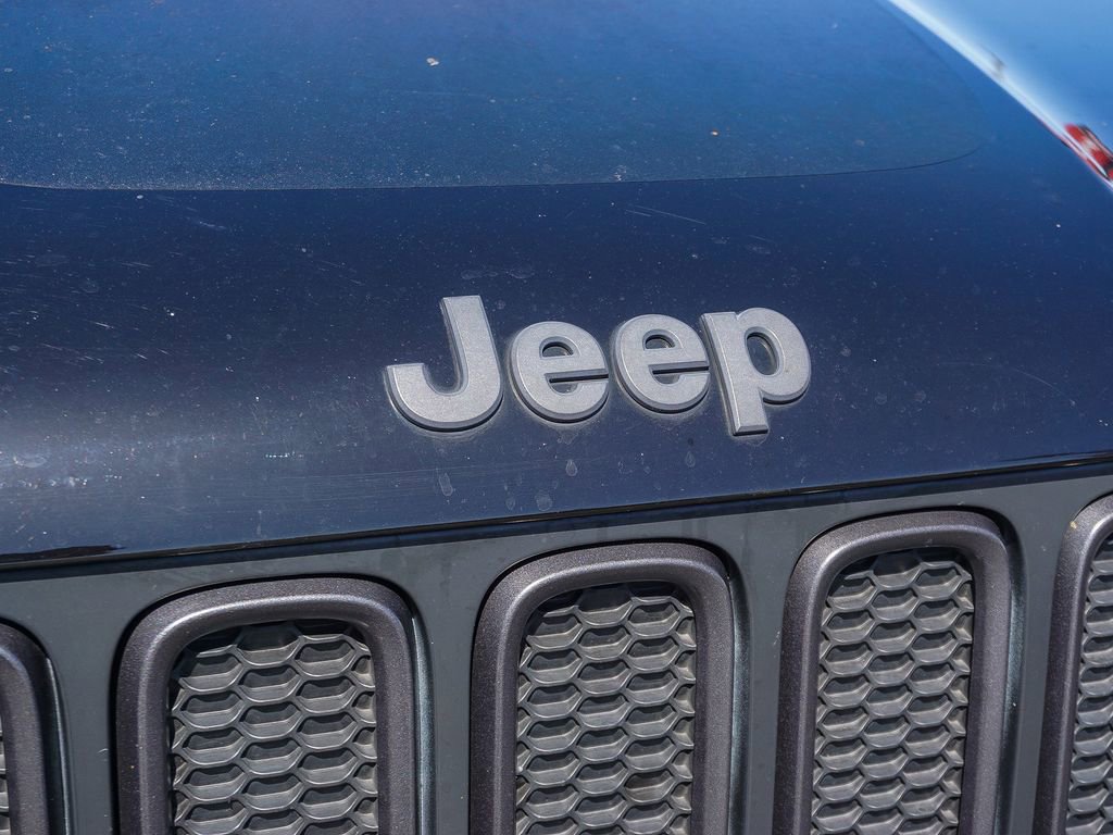 Used 2017 Jeep Renegade Trailhawk w/ Premium Trailhawk Package AWD/4WD image 11