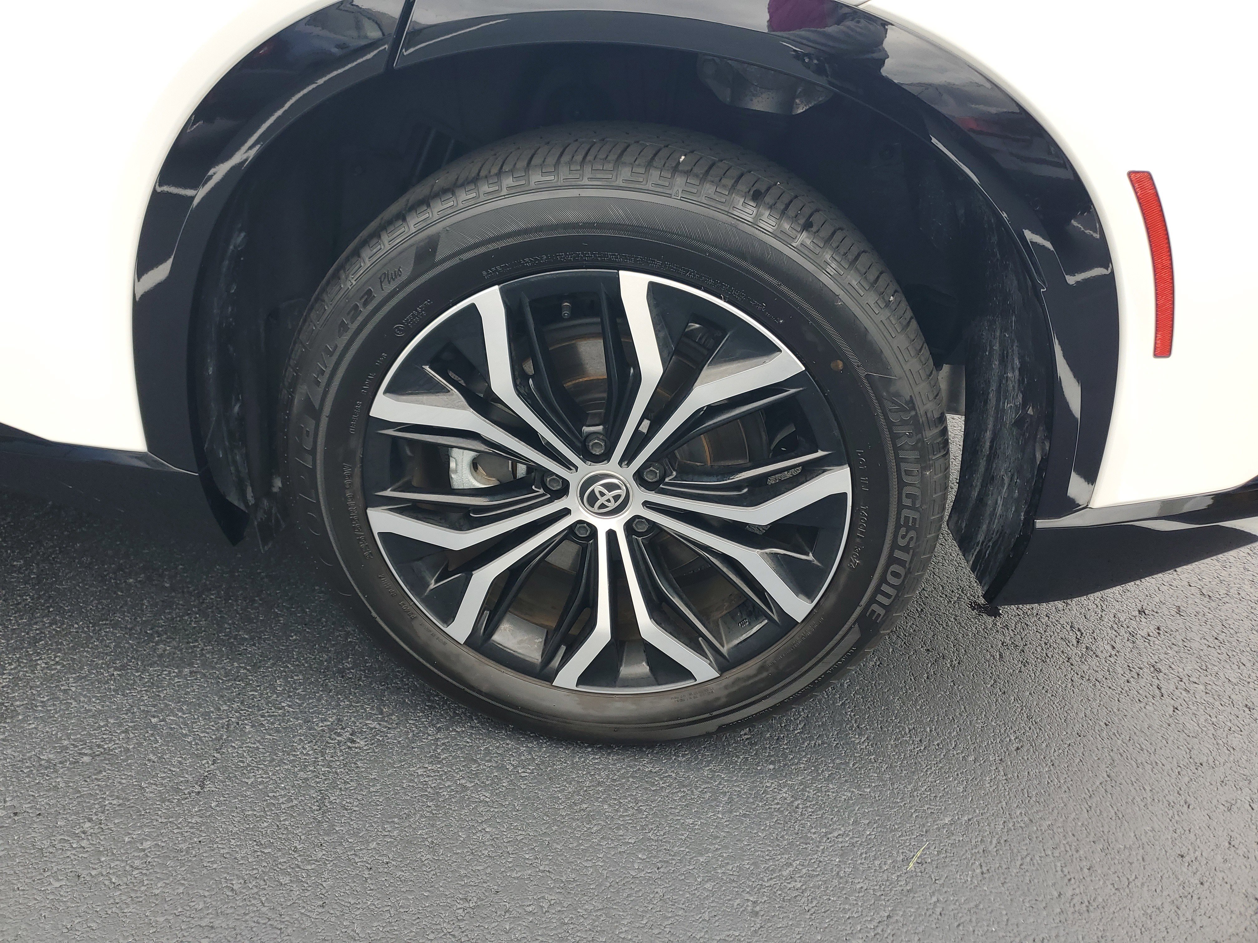 Used 2025 Toyota Crown Signia XLE image 11