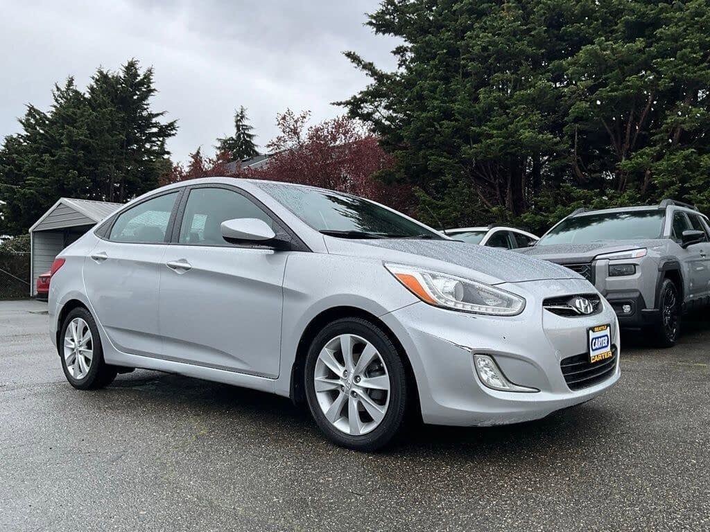 Used 2014 Hyundai Accent GLS w/ Option Group 2 image 2