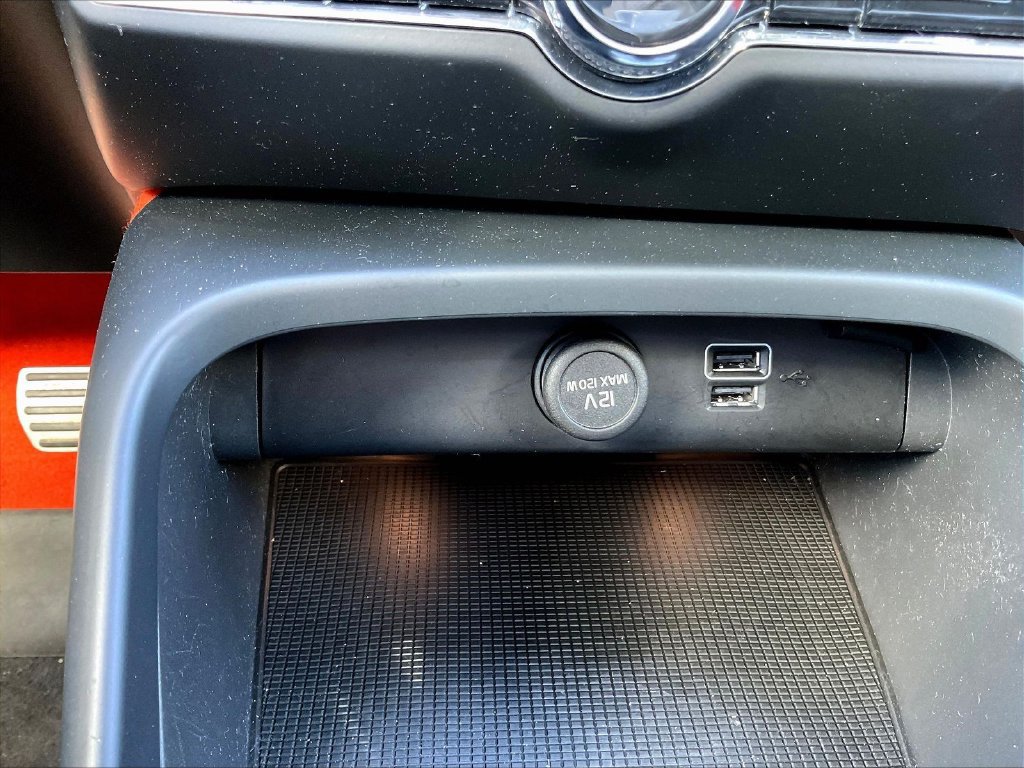 Used 2021 Volvo XC40 T5 R-Design AWD/4WD image 15