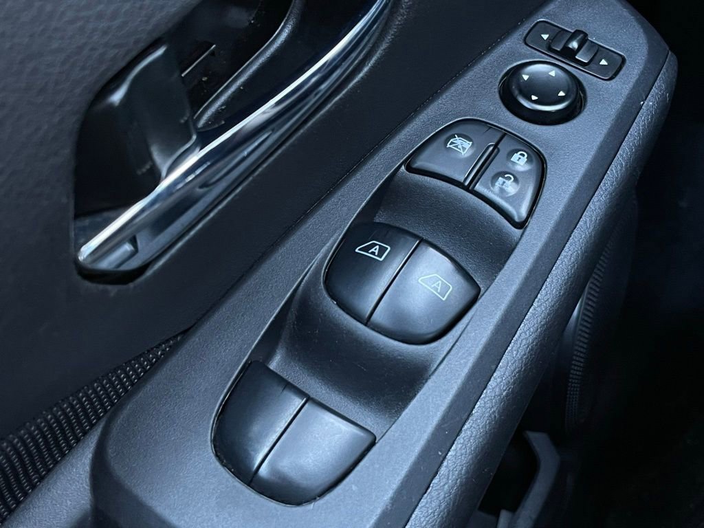 Used 2023 Nissan Kicks SV FWD image 12