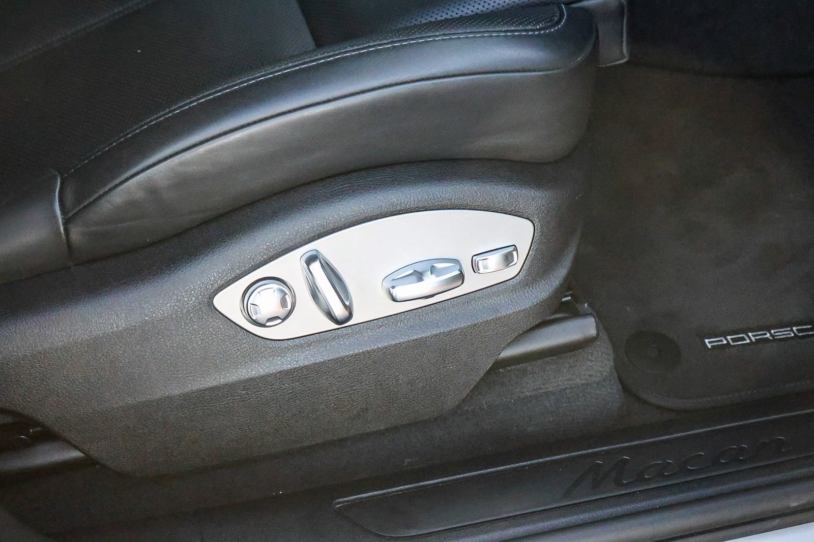 Used 2022 Porsche Macan Base image 20