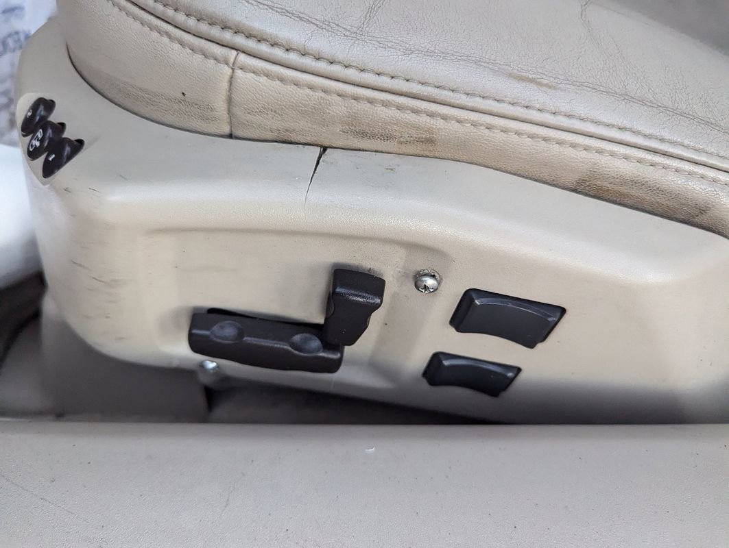 Used 2006 Cadillac XLR image 21