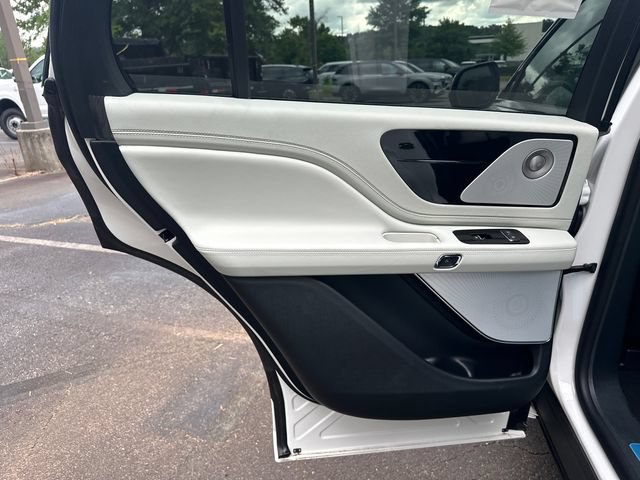 New 2026 Lincoln Aviator Black Label w/ Jet Appearance Package AWD/4WD image 21