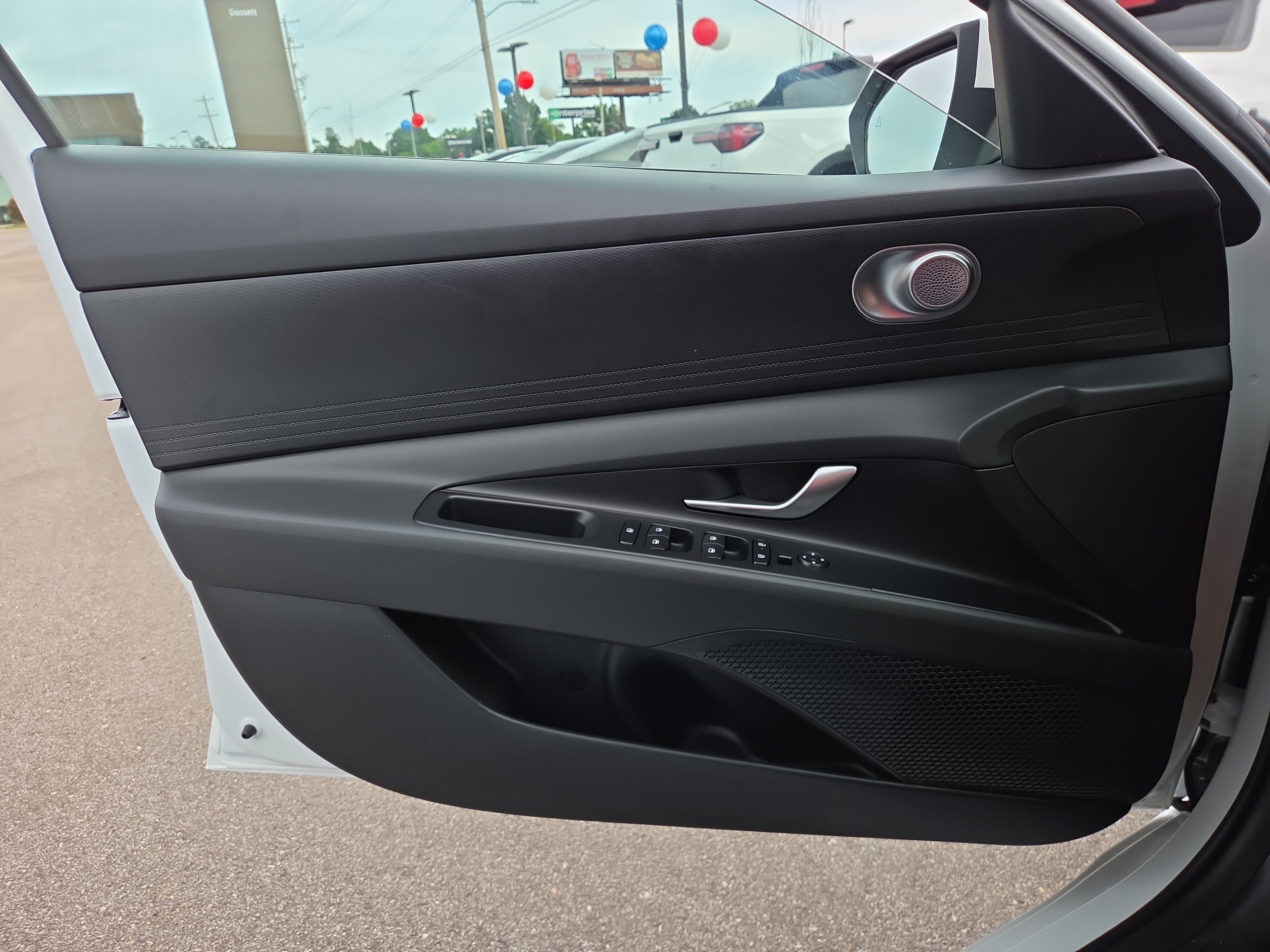 New 2026 Hyundai Elantra SE FWD image 8