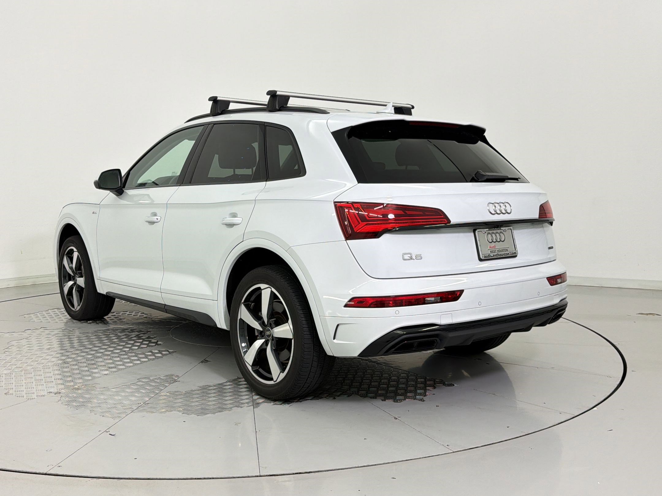 Used 2023 Audi Q5 2.0T Premium Plus w/ Premium Plus Package AWD/4WD image 3